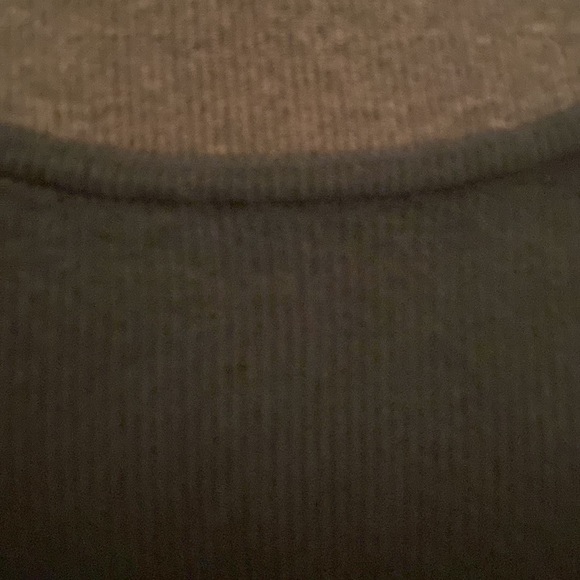 St. John Shell /Top - Picture 2 of 8